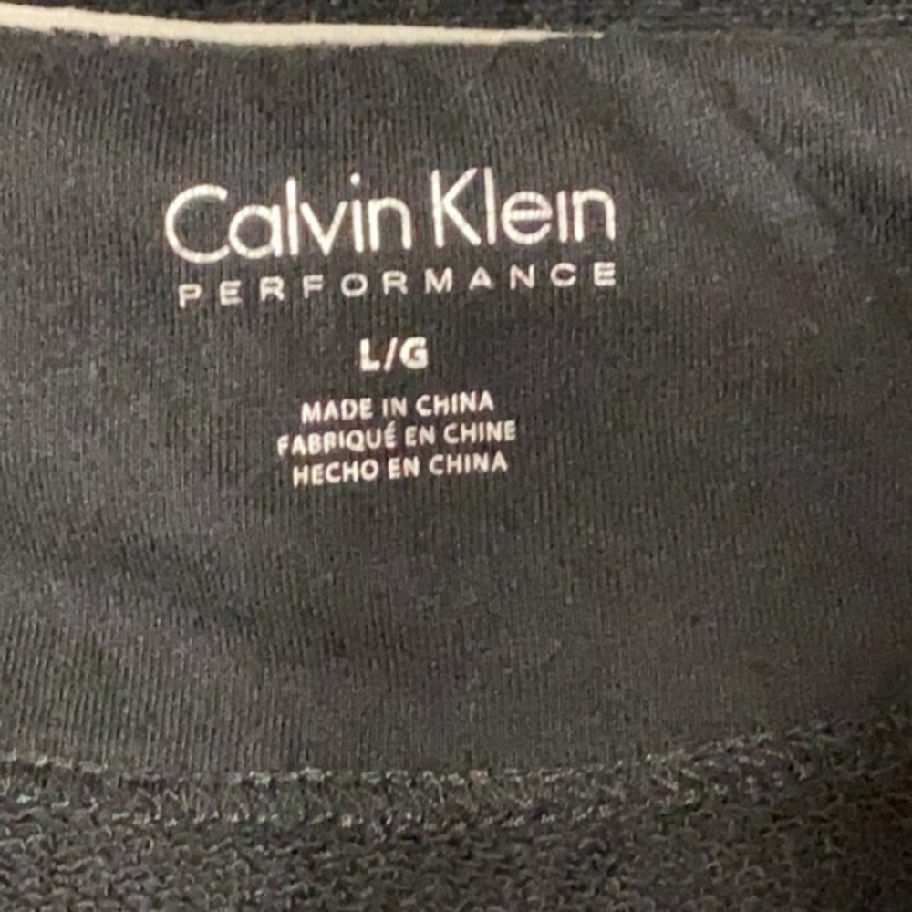 Calvin Klein Performance crop top! - Picture 4 of 6
